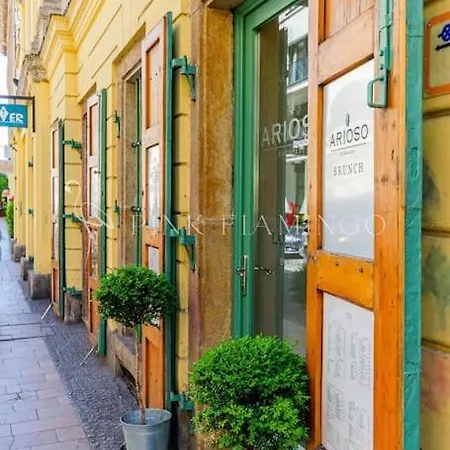 Pink Flamingo : Central Base Apartment Budapest