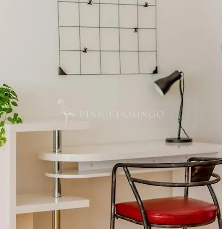 Pink Flamingo : Central Base Apartment *