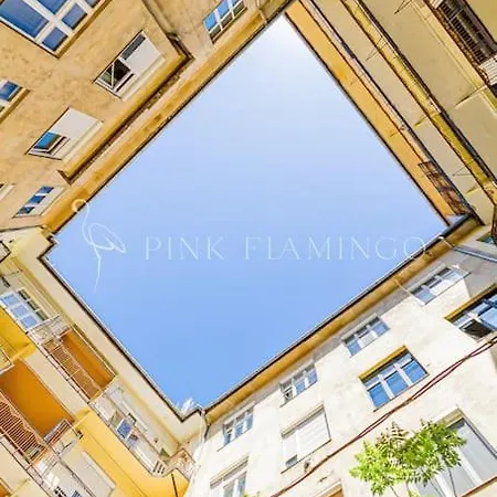 Apartment Pink Flamingo : Central Base Budapest