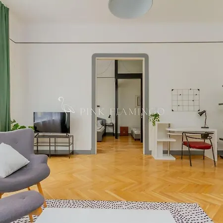 Apartment Pink Flamingo : Central Base Budapest