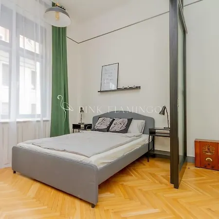 Pink Flamingo : Central Base Apartment Budapest